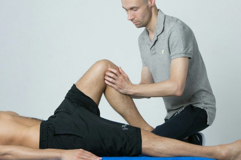 Bewegungseinschränkungen im Alltag durch muskuläre Spannungen – Behandlung durch Schmerztherapie nach Liebscher & Bracht