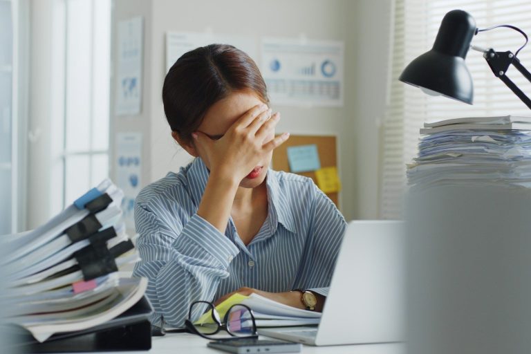 Kopfschmerzen im Bereich von Kopf und Nacken – Behandlung durch Schmerztherapie nach Liebscher & Bracht