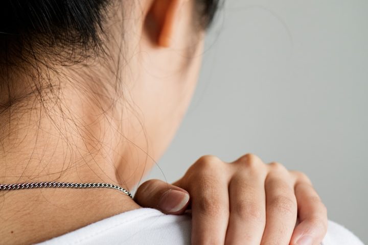 Schulterschmerzen im Schultergelenk – Behandlung durch Schmerztherapie nach Liebscher & Bracht