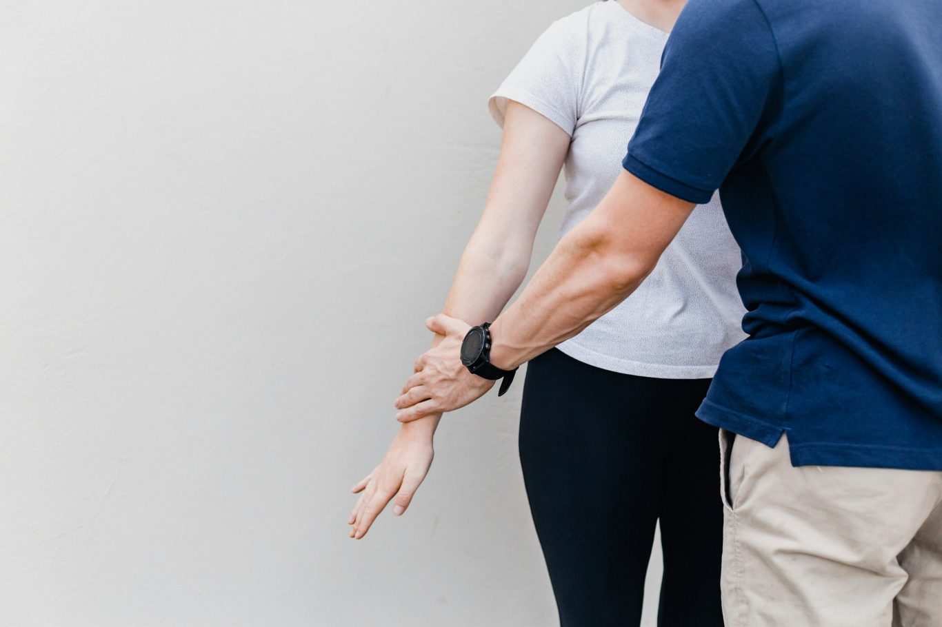Workshop Liebscher & Bracht Übungen, gegen Knieschmerzen, Gelenkschmerzen, etc. 2 Personen, die Liebscher & Bracht Übungen machen